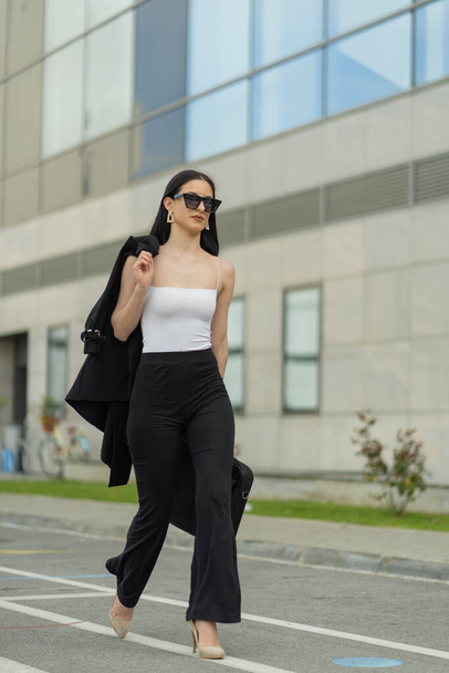 Well dressed businesswoman is walking towards the meeting with her partenrs - Foto, Imagem