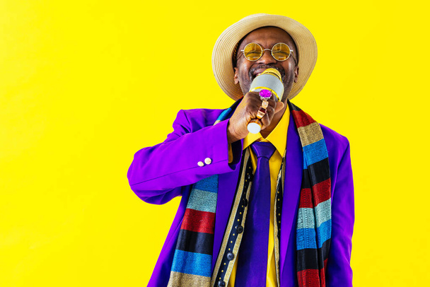 Cool senior man with fashionable clothing style portrait on colored background - Funny old male pensioner with eccentric style having fun - Foto, immagini