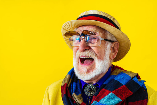 Cool senior man with fashionable clothing style portrait on colored background - Funny old male pensioner with eccentric style having fun - Fotografie, Obrázek