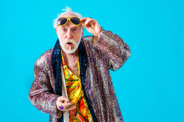 Cool senior man with fashionable clothing style portrait on colored background - Funny old male pensioner with eccentric style having fun - Fotoğraf, Görsel