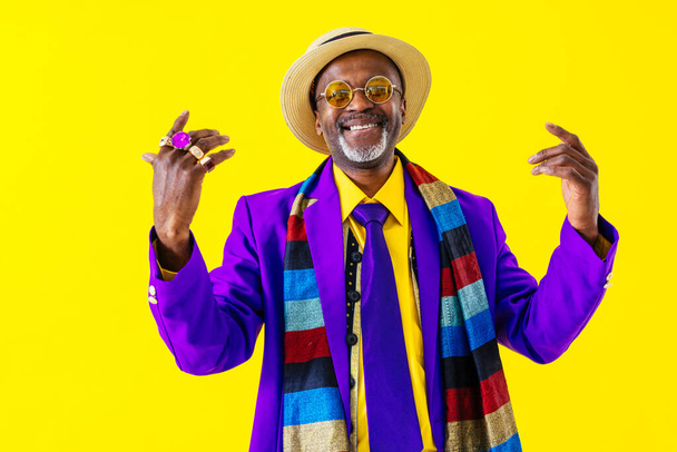 Cool senior man with fashionable clothing style portrait on colored background - Funny old male pensioner with eccentric style having fun - Valokuva, kuva