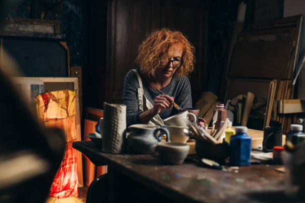 woman carving pottery in her workshop - Valokuva, kuva