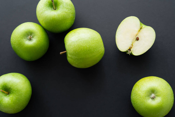top view of juicy and green apples on black  - Фото, зображення