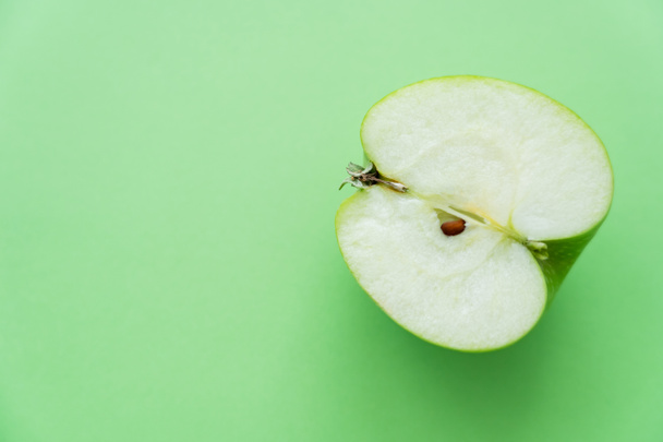 top view of fresh juicy apple half on green - Φωτογραφία, εικόνα