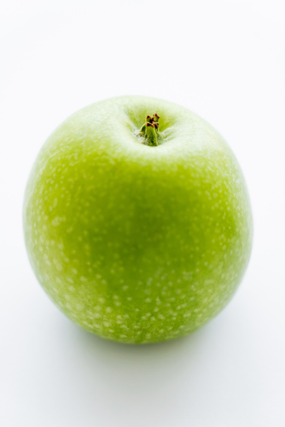deliciosa manzana verde entera en blanco - Foto, Imagen