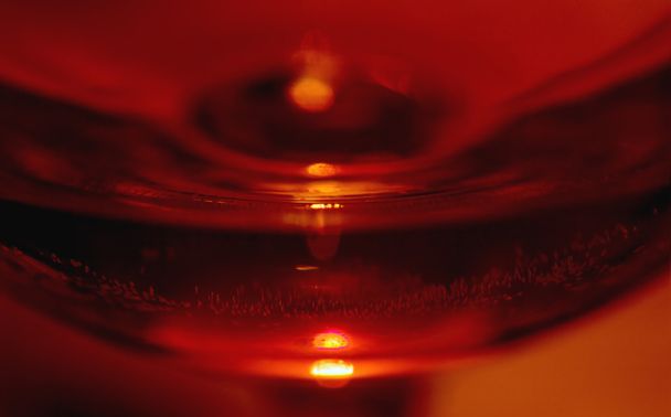 Red wine in glass macro - Foto, Imagen