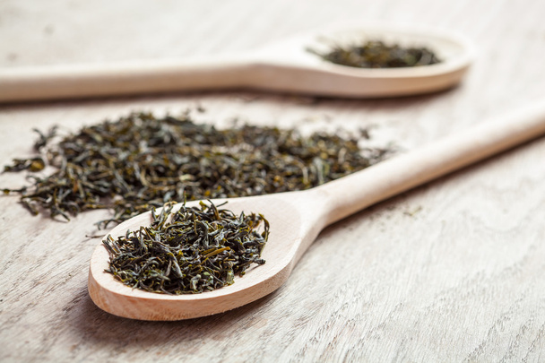 foglie di tè verde essiccato - Foto, immagini