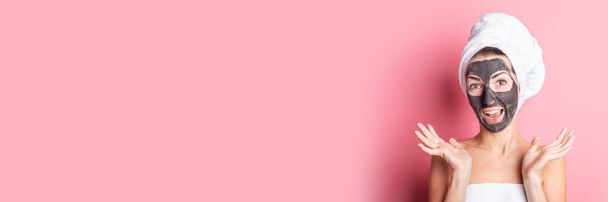 cosmetic face mask, spa procedures. Girl with mask on her face on a pink background. Banner - 写真・画像