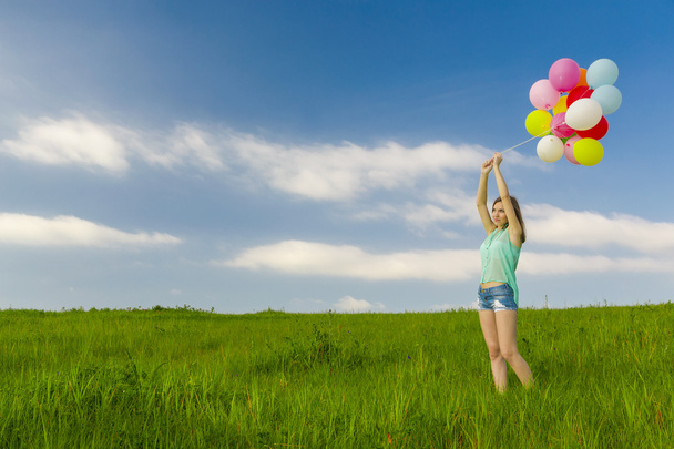 Tyttö ilmapallojen kanssa
 - Valokuva, kuva
