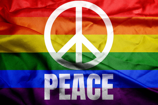 Bandera del arco iris con palabra "paz" y signo de paz Concepto de paz mundial y sin guerra. - Foto, Imagen