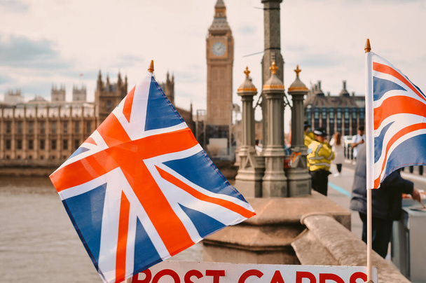 Ison-Britannian yhdistynyt kuningaskunta salkolippu Lontoossa. Laadukas kuva - Valokuva, kuva