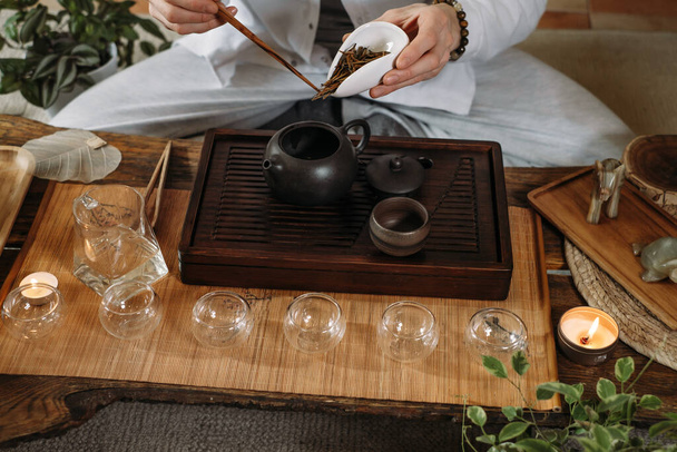 Прекрасная традиционная китайская чайная церемония Гон Фу Ча - Фото, изображение