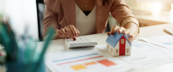 Businesswoman working doing finances and calculation cost of real estate investment while be signing to contract, Concept mortgage loan approval - Fotoğraf, Görsel