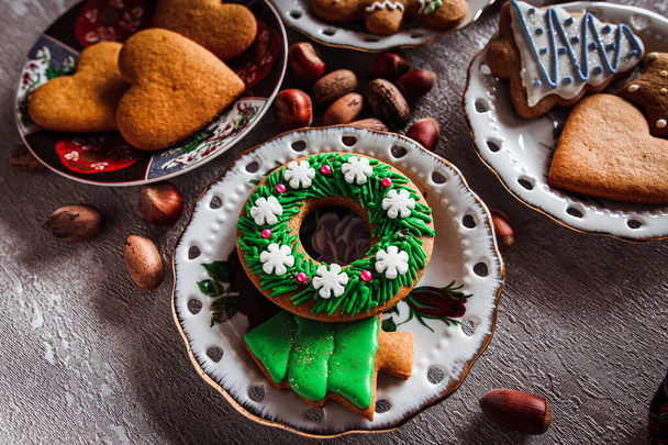 Різдвяні печива для щасливого нового року. Святкова їжа
 - Фото, зображення