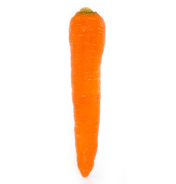 Zanahoria única con fondo blanco - Foto, imagen