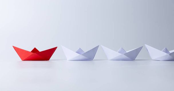 Leadership and teamwork concept, Red paper ship leading among white - Foto, imagen