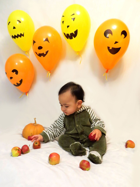 Bebé y Halloween
 - Foto, imagen