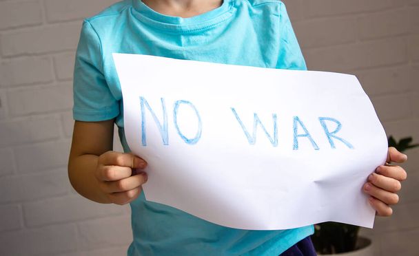 Nincs háború, állítsd meg a háborút. Kis ukrán hazafi. Nincs háború Ukrajnával. Az ukrán geopolitika válsága. szelektív fókusz - Fotó, kép