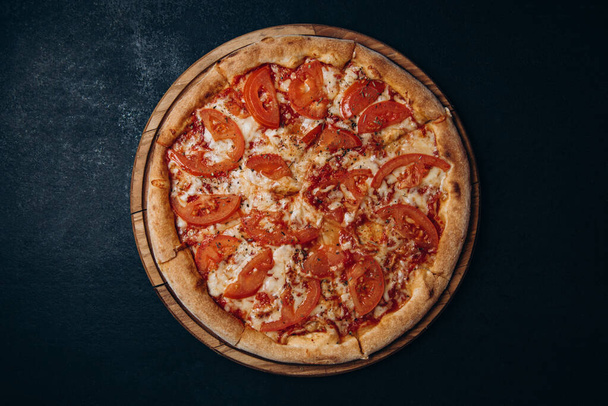 Pizza, peynir, fast food İtalyan pepperonisi. - Fotoğraf, Görsel