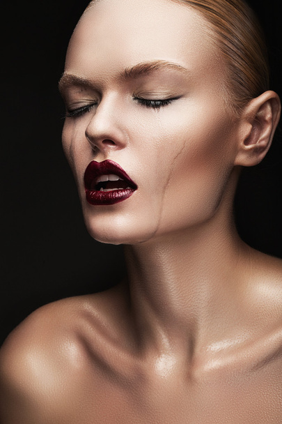 Crying woman with red lips - 写真・画像