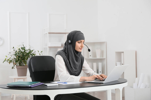 Muslim secretary working in office - Photo, image
