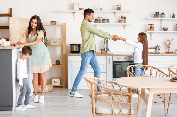 Happy  family dancing in kitchen - Fotoğraf, Görsel