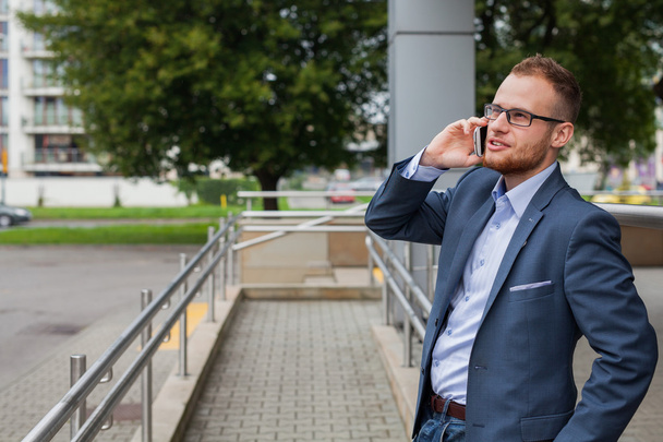 Businessman talking by phone - Fotoğraf, Görsel
