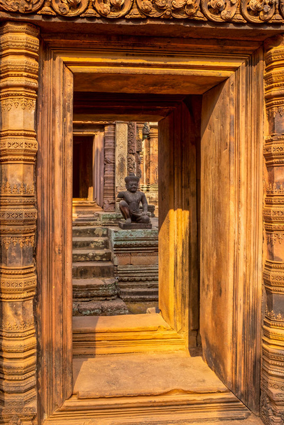 Храм Бантей Срей, Ангкор, Камбоджа
 - Фото, изображение