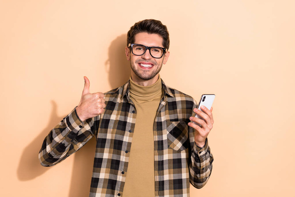 Photo of positive guy promoter buy smart device enjoy quality make fine symbol isolated pastel color background - Valokuva, kuva