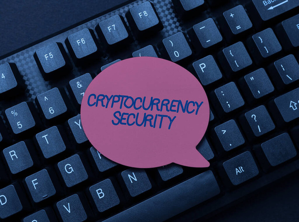 Kavramsal başlık Kripto Para Birimi Güvenliği. Onaylanmamış dijital para aktarımlarının önlenmesi üzerine yazılan sözcük Önemli Blog 'ları Çevrimiçi Girmek, Komik İnternet Günlüğü Yazmak - Fotoğraf, Görsel