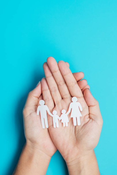 Happy Family day. hands holding paper shape cutout with Father, Mother and Children. international day of families, Warm home, Homeless, Foster, Insurance, Charity and Donation concepts. - Fotografie, Obrázek