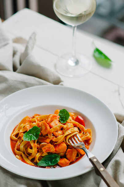 Traditional italian pasta with tomato, basil and parmesan. - Zdjęcie, obraz