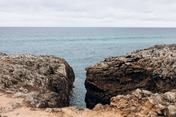 Beautiful view to ocean rocky cliffs in Cascais - Foto, afbeelding