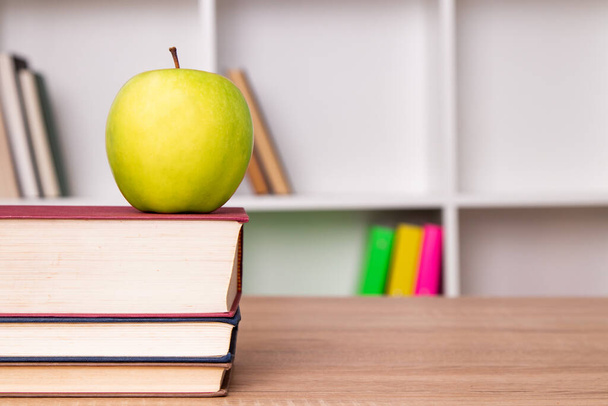 apple on stacked books school and education concept - Valokuva, kuva