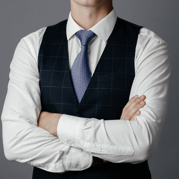 Man in a blue tie and white shirt on a gray background. High quality photo - Photo, Image