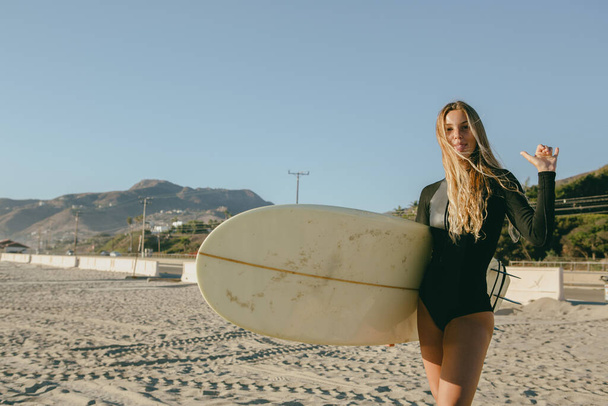 California surfer girl. Malibu beach. Film look - Foto, Imagen