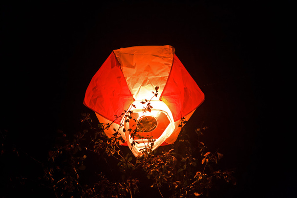 horkovzdušný balón vznáší ve vzduchu - Fotografie, Obrázek