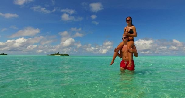 couple of young women on the beach at maldives - Foto, imagen
