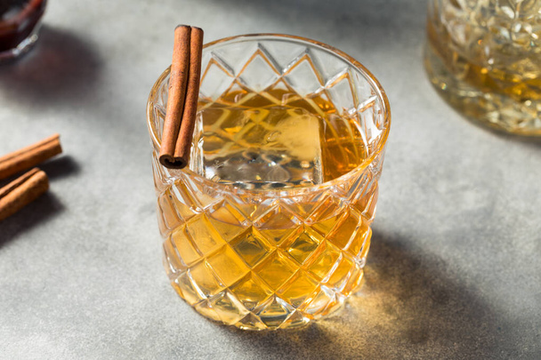 Boozy Cold Cinnamon Old Fashioned Cocktail with Bourbon - Zdjęcie, obraz