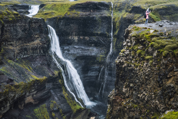 Gorge with Granni waterfall. Waterfall in a narrow gorge in the Thjorsardalur valley in Iceland - Foto, Imagem