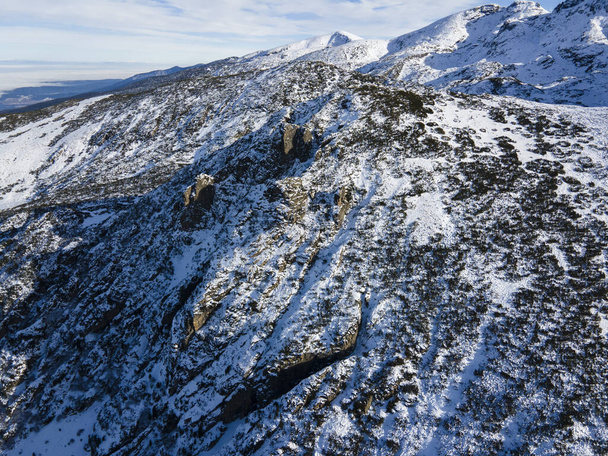 Amazing Aerial winter landscape of Rila Mountain near Malyovitsa peak, Bulgaria - Foto, Imagen