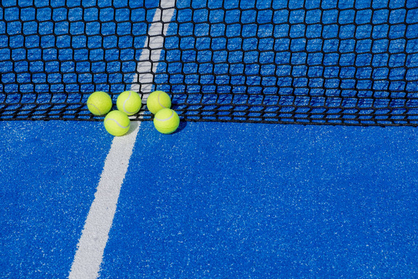 tennis court with ball and racket on blue background - Fotoğraf, Görsel