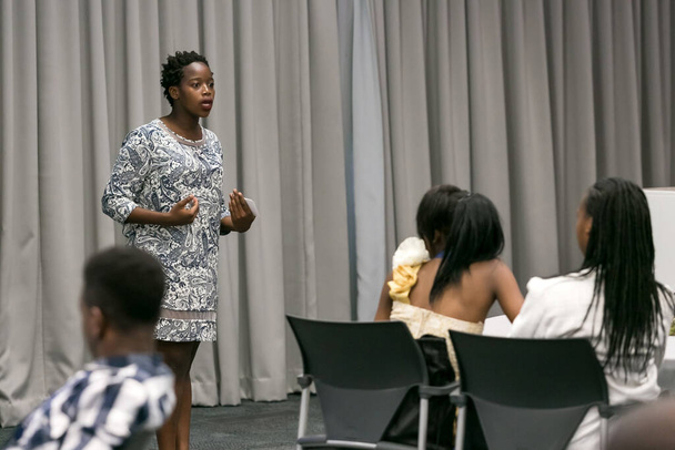 Johannesburg, South Africa - October 7, 2015: College students presenting at a business workshop - Foto, afbeelding