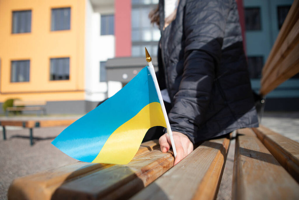 woman holding flag of ukraine on the street - Zdjęcie, obraz