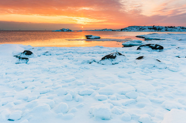 Snow covered coastal scene at sunset - Foto, Imagen