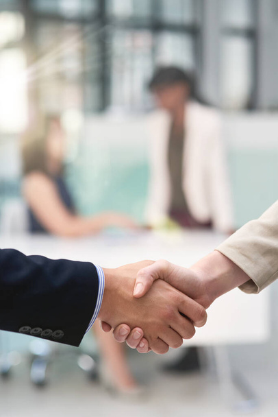 Creating lasting business relationships. Shot of businesspeople shaking hands in an office. - Fotoğraf, Görsel