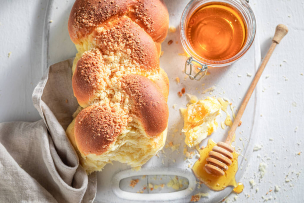 Healthy and sweet golden challah for sweet breakfast. Freshly baked challah for breakfast. - Zdjęcie, obraz