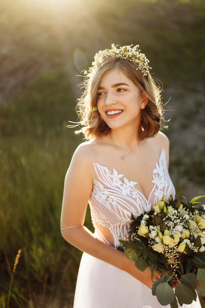 beautiful bride in a white dress with a bouquet of flowers  - Zdjęcie, obraz
