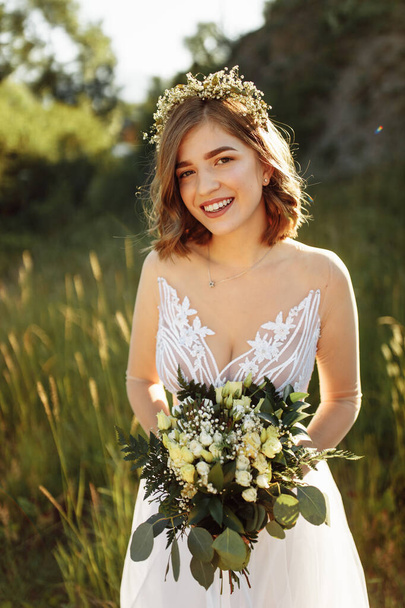 beautiful bride in a white dress with a bouquet of flowers  - Fotoğraf, Görsel