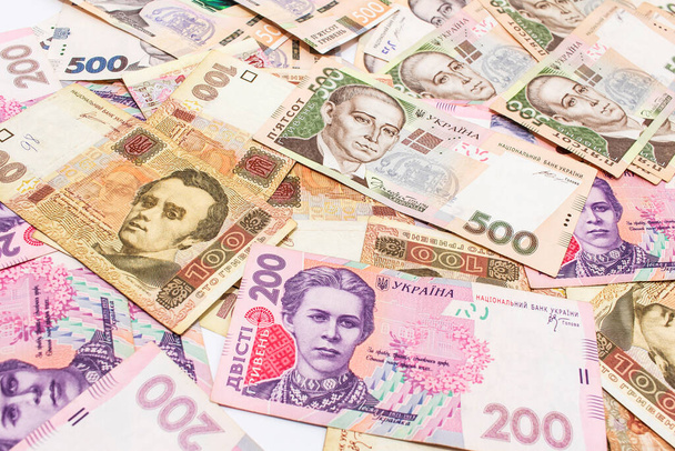 Nieuwe bankbiljetten met een nominale waarde van hryvnia. Geld achtergrond. Oekraïens geld. Bedrijfsconcept. - Foto, afbeelding